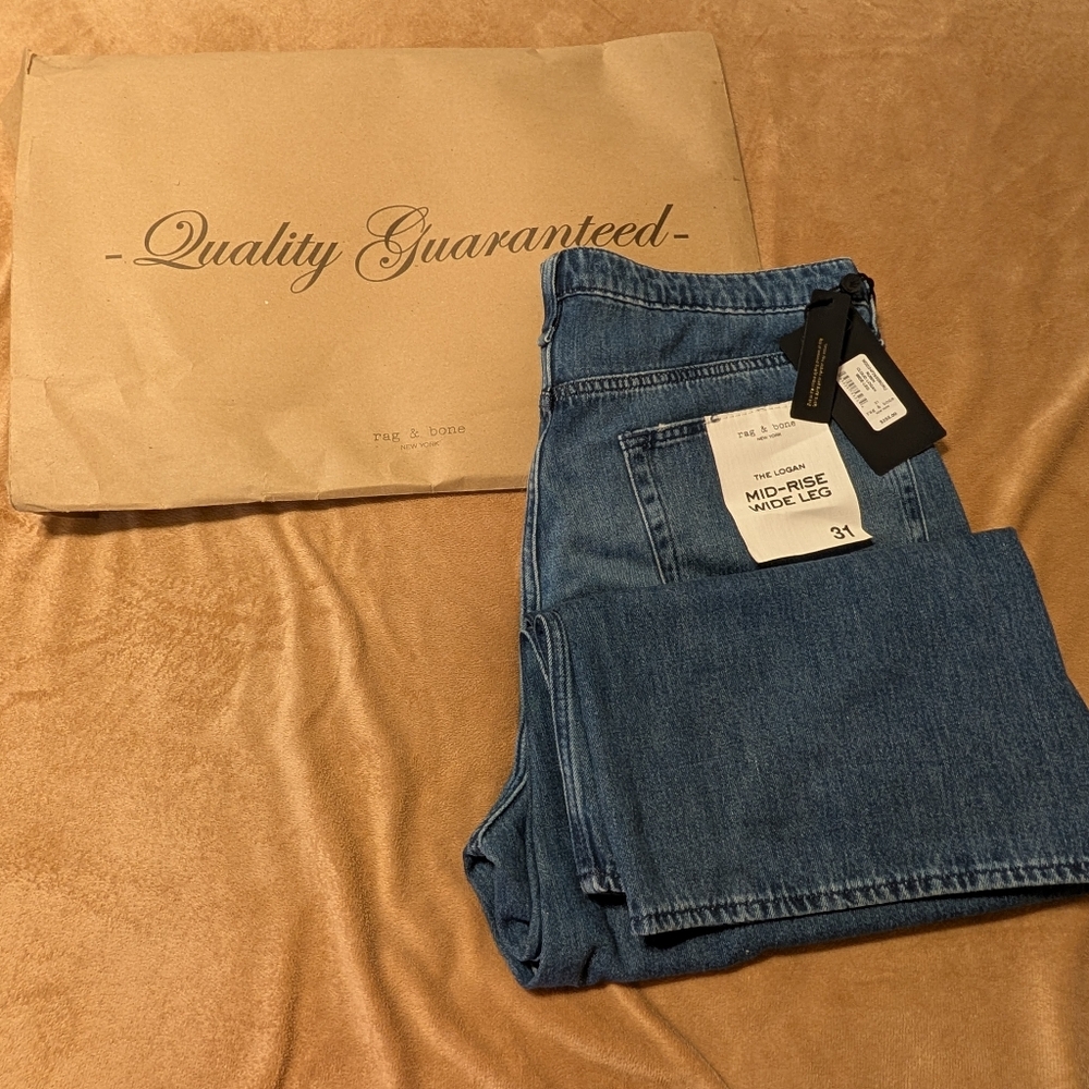 Rag & Bone® NWT Stylish mid-rise blue jeans
